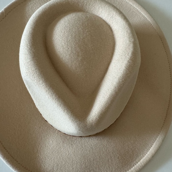 Wide brim rancher style hat - Picture 3 of 11